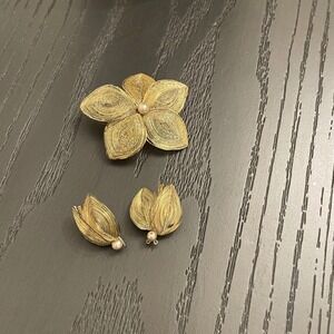 Vintage Gold Tone Filigree Flower Brooch Earrings Set Pearl Center Germany